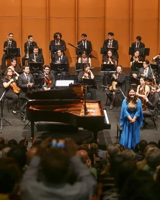 Candlelight: Tribute to Queen & The Beatles