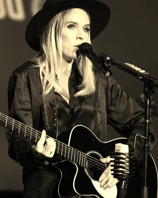 ZZ Ward